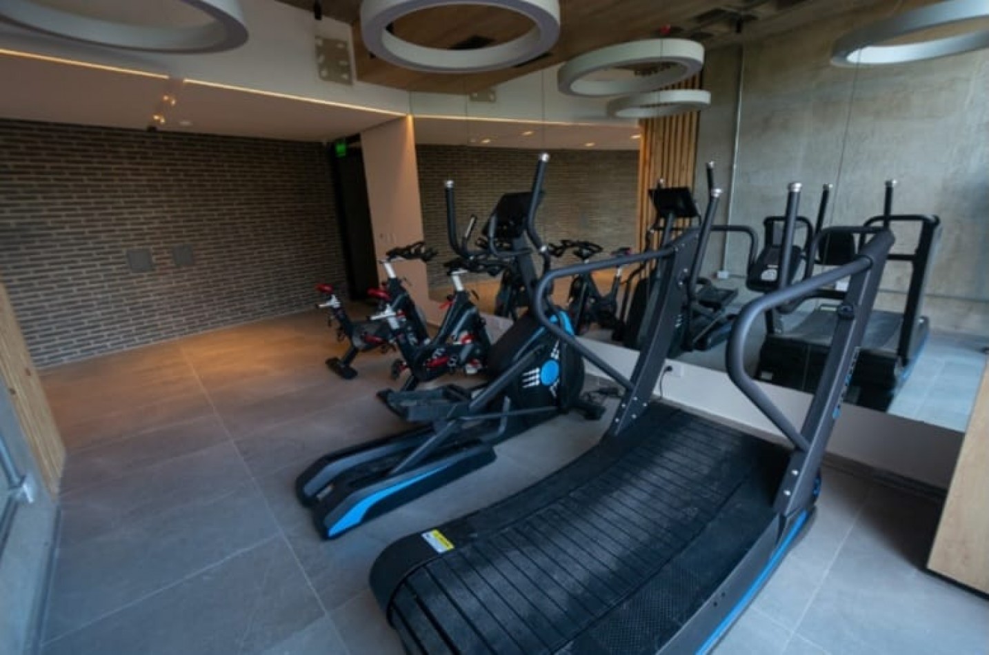 VENTA DE DEPARTAMENTO DE 1 DORMITORIO EN OPERA PLAZA